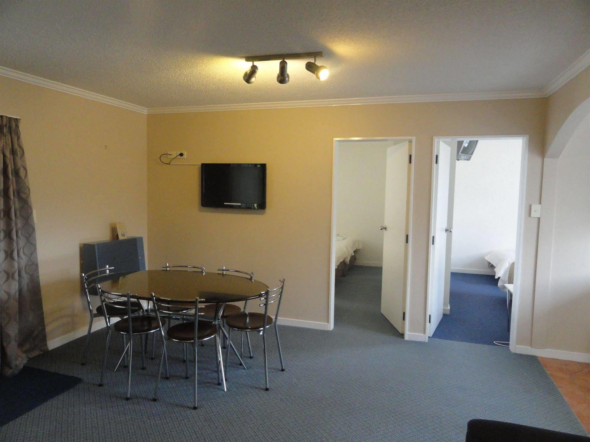 Hawks Inn Motel Upper Hutt Zewnętrze zdjęcie